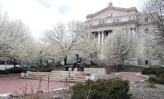 [Wide view of setting of Borglum's Lincoln statue]