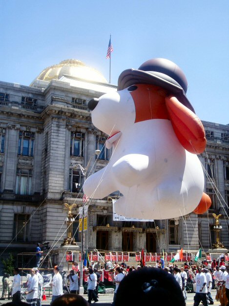 [Giant balloon of "Growl" the dog on parade]